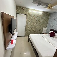 Hotel Radhe Kuudasan