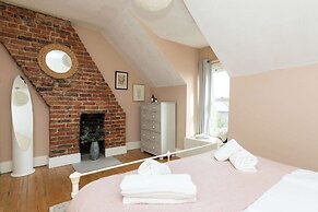 Characterful City Maisonette for 4