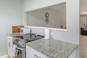 Mins to Beaches & HCA Hospital: Fort Pierce Home
