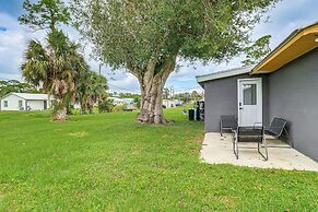 Mins to Beaches & HCA Hospital: Fort Pierce Home