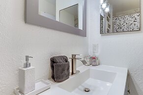 Mins to Beaches & HCA Hospital: Fort Pierce Home