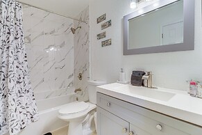 Mins to Beaches & HCA Hospital: Fort Pierce Home