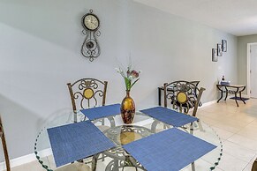 Mins to Beaches & HCA Hospital: Fort Pierce Home