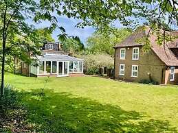 Coastal Haven Retreat in Eythorne