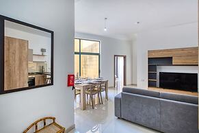 Relaxing Xaghra Apartment With BBQ Amenities