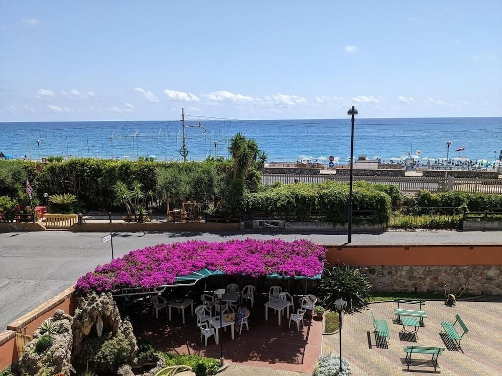 Albergo Regina Mundi