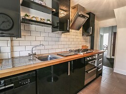 Esplanade Gardens, Apartment 1