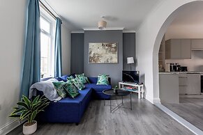 3 Bed House - Sleeps 5 - Parking - Wifi
