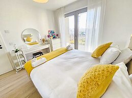 Central 2BR Flat w terrace&parking