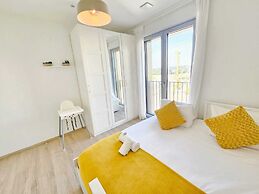Central 2BR Flat w terrace&parking