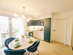 Central 2BR Flat w terrace&parking