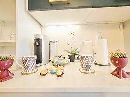 Central 2BR Flat w terrace&parking