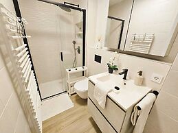 Central 2BR Flat w terrace&parking