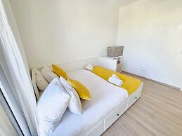 Central 2BR Flat w terrace&parking