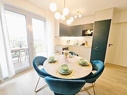 Central 2BR Flat w terrace&parking