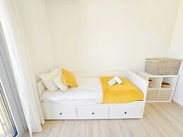 Central 2BR Flat w terrace&parking