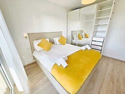Central 2BR Flat w terrace&parking