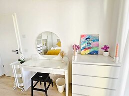 Central 2BR Flat w terrace&parking