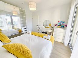 Central 2BR Flat w terrace&parking