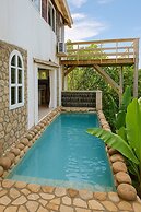 Crystals Villa Hotel