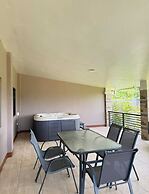 Earl's Villa