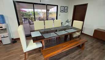 Earl's Villa