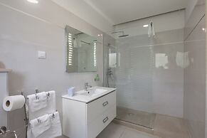 Villa Luka With 50 sqm Pool