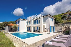 Villa Luka With 50 sqm Pool
