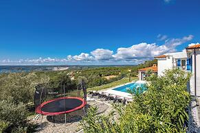 Villa Luka With 50 sqm Pool
