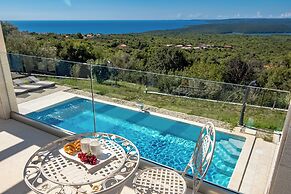 Villa Luka With 50 sqm Pool