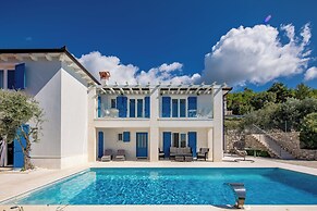 Villa Luka With 50 sqm Pool