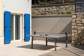 Villa Luka With 50 sqm Pool