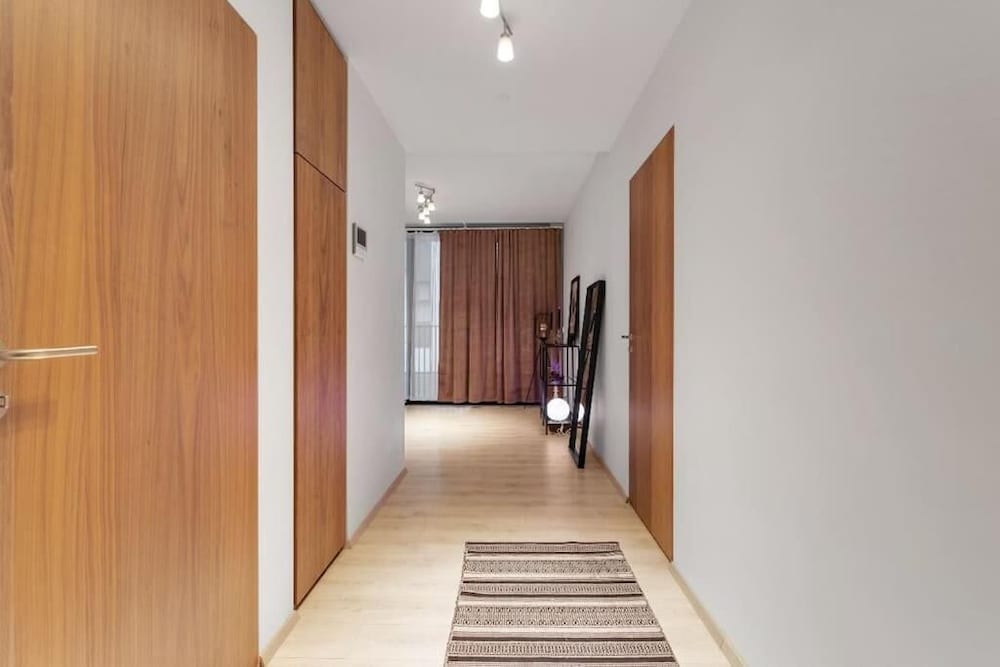 Premium Downtown Queen Apartment KARTULI