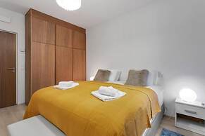 Premium Downtown Queen Apartment KARTULI