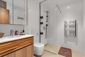 Premium Downtown Queen Apartment KARTULI