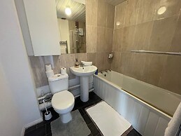 Apartment - Sleeps 4 & On-site Parking
