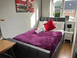 Apartment - Sleeps 4 & On-site Parking