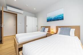 Seaside 2BR 200 m to BangTao beach