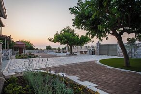 Terra Hélios Suites & Studios