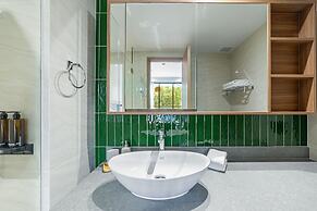 Beachside 2BR 200 m to BangTao beach