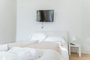 6BR Apt with Garden near Danube