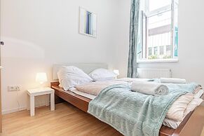 6BR Apt with Garden near Danube