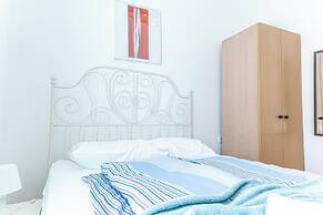 6BR Apt with Garden near Danube