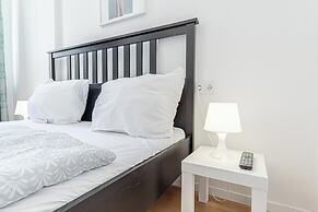 6BR Apt with Garden near Danube