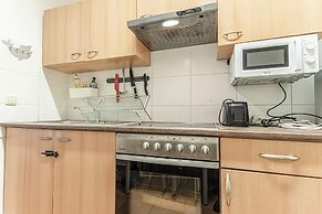 6BR Apt with Garden near Danube