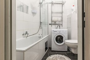 Charming 2BR Apt in Prime Location