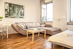 Charming 2BR Apt in Prime Location