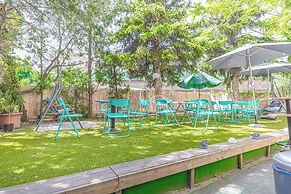 Charming 2BR Apt in Prime Location