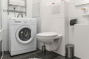 Charming 2BR Apt in Prime Location