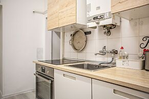 Charming 2BR Apt in Prime Location